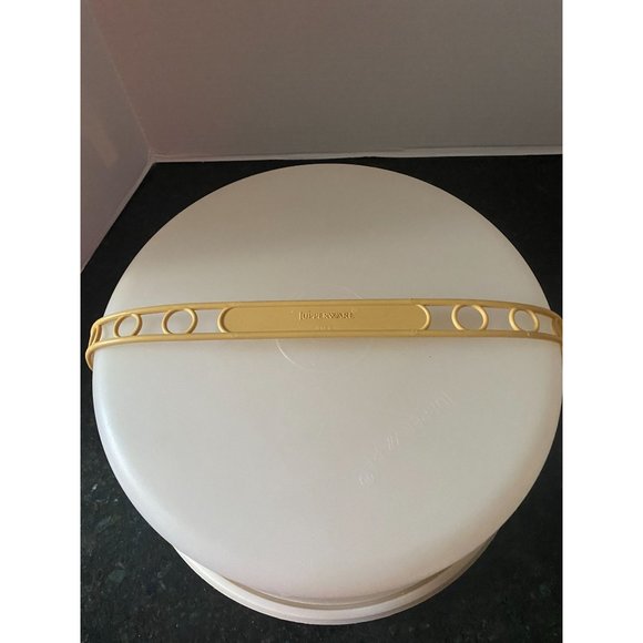 Tupperware 13" D Harvest Gold Cake Carrier/Keeper 1256-5) with Handle (1258-5) - Picture 2 of 9